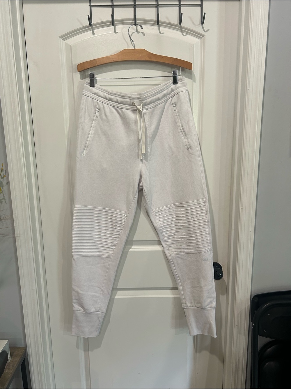 ALO Yoga White Ribbed-Knee Jogger Sweatpants